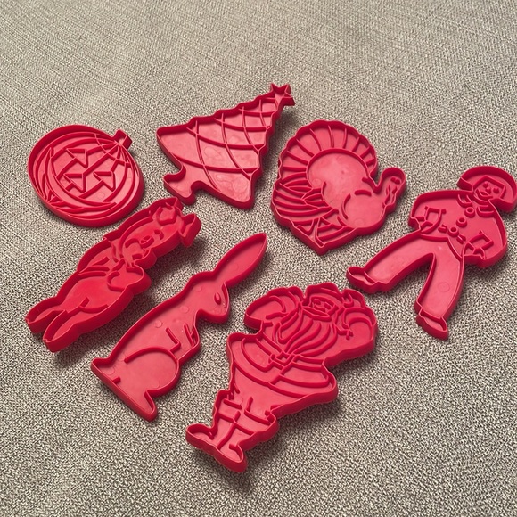 Tupperware Vintage Cookie Cutters Red Set of 7 Holidays - Picture 8 of 8